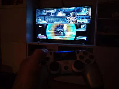 Multiplayer couch games for PS4 : Playing Borderlands the pre-sequel on PS4 split screen couch coop