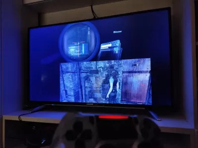 PS4のためのマルチプレイヤーカウチゲーム : Playing a local multiplayer game of PS4の居住者の悪6 on the same console with two controllers